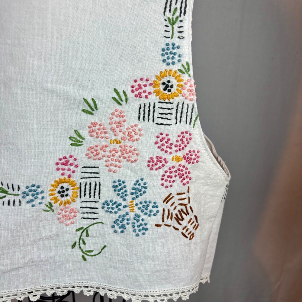 Vintage Embroidered Floral Vest White Crochet Lace Trim Cropped Handmade Sz M - Picture 8 of 16
